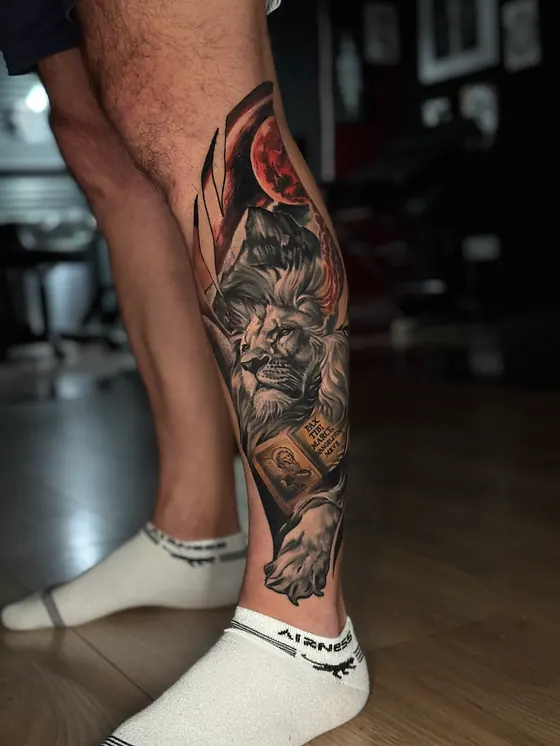 Le Lion de Saint-Marc, tatouage réaliste mollet