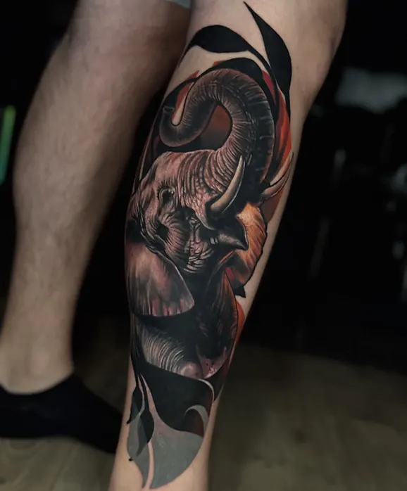 Tête d'éléphant réaliste couleur, mollet, fond graphique noir, tatouage Africa second éclairage
